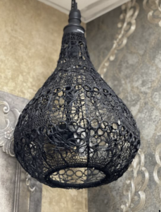 Čipkovaný luster čierný PTMD collection