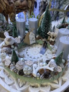 Adventný veniec lesný s medveďom a vtáčikom