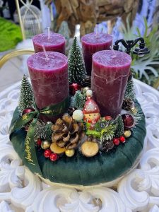 Zeleno-bordový adventný veniec lesný