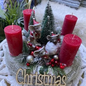 Adventný veniec červený s myšiakmi 33x17cm