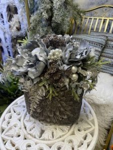 Strieborný vianočný aranžmán 40x12x40cm