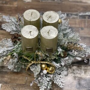 Adventný aranžmán s mašľou /hviezda/ bielo-zlatý – Obrázok 3