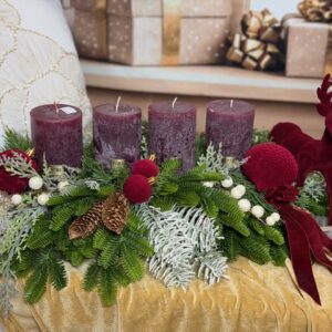 Adventný aranžmán so zamatovým bodovým sobom 65x33x25cm – Obrázok 2