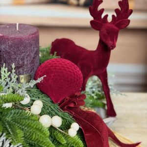 Adventný aranžmán so zamatovým bodovým sobom 65x33x25cm – Obrázok 4