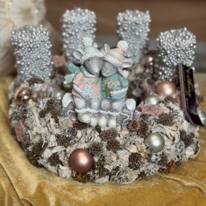 Adventný veniec tyrkysovo-ružový s myšami 28x15cm