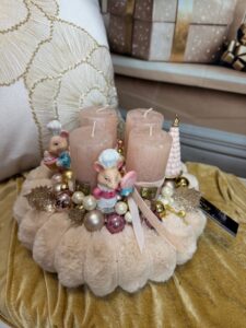 Adventný veniec Candy s myšami 27x18cm