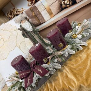 Bordovo-zelený adventný aranžmán so Santom 55x31x24cm