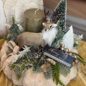 Vianočný aranžmán s jeleňom 30x24cm