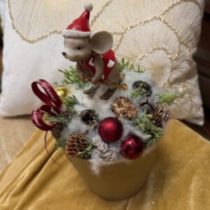 Vianočný aranžmán v zlatom črepníku s myšou 15x27cm – Obrázok 2