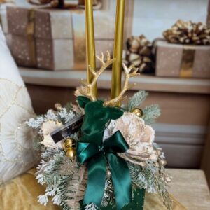 Vianočný aranžmán so zamatovým zeleným jeleňom 32x28x53cm