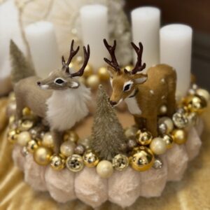 Adventný veniec zlatý s jeleňmi 29x23cm – Obrázok 1