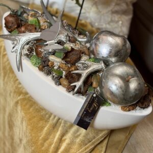 Celoročný aranžmán v loďke so starostrieborným parohom 40x22x23cm – Obrázok 1