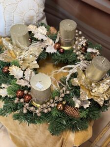 Adventný veniec zlatý 50cm