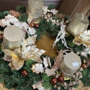 Adventný veniec zlatý 50cm – Obrázok 2