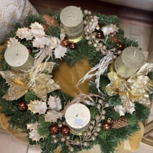 Adventný veniec zlatý 50cm – Obrázok 3