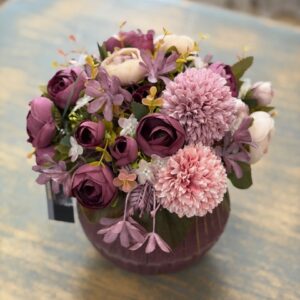 Fialový aranžmán so suculentom 28x25x26cm