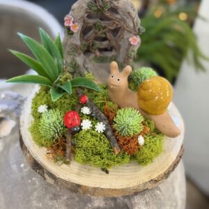 Milý aranžmán so slimákom 19cm