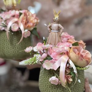 Jarný aranžmán so zajačikom