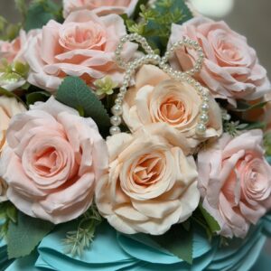 Romantická kytica z umelých ruží - broskyňovo-tyrkysová – Obrázok 3