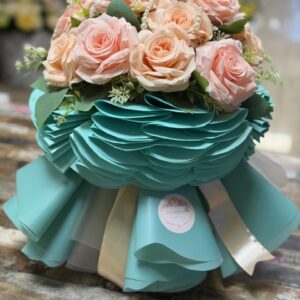 Romantická kytica z umelých ruží - broskyňovo-tyrkysová
