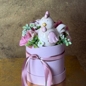 Jarný aranžmán so sliepkou 17x22cm – Obrázok 1