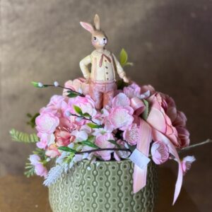 Jarný aranžmán so zajačikom v zelenom črepníku 27x28x29cm – Obrázok 1