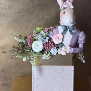 Romantický aranžmán so zajačicou Rozálkou 24x30x36cm – Obrázok 1