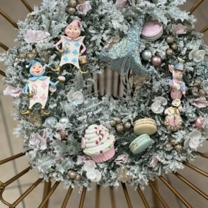 Vianočný veniec Alice in the Wonderland 43cm – Obrázok 6