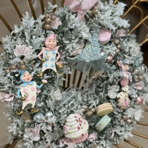 Vianočný veniec Alice in the Wonderland 43cm – Obrázok 5